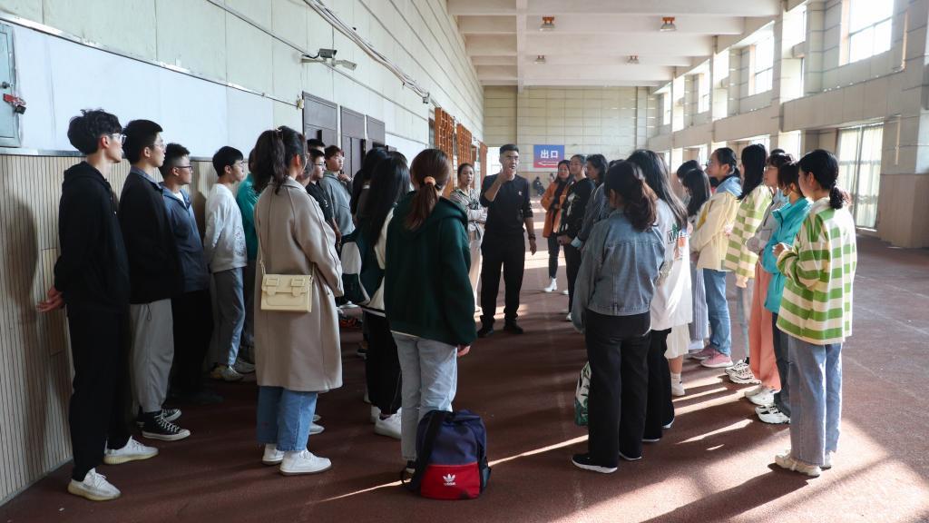 宣讲会上,许贵泉介绍了少数民族传统体育的基本情况,并阐述了推进民族